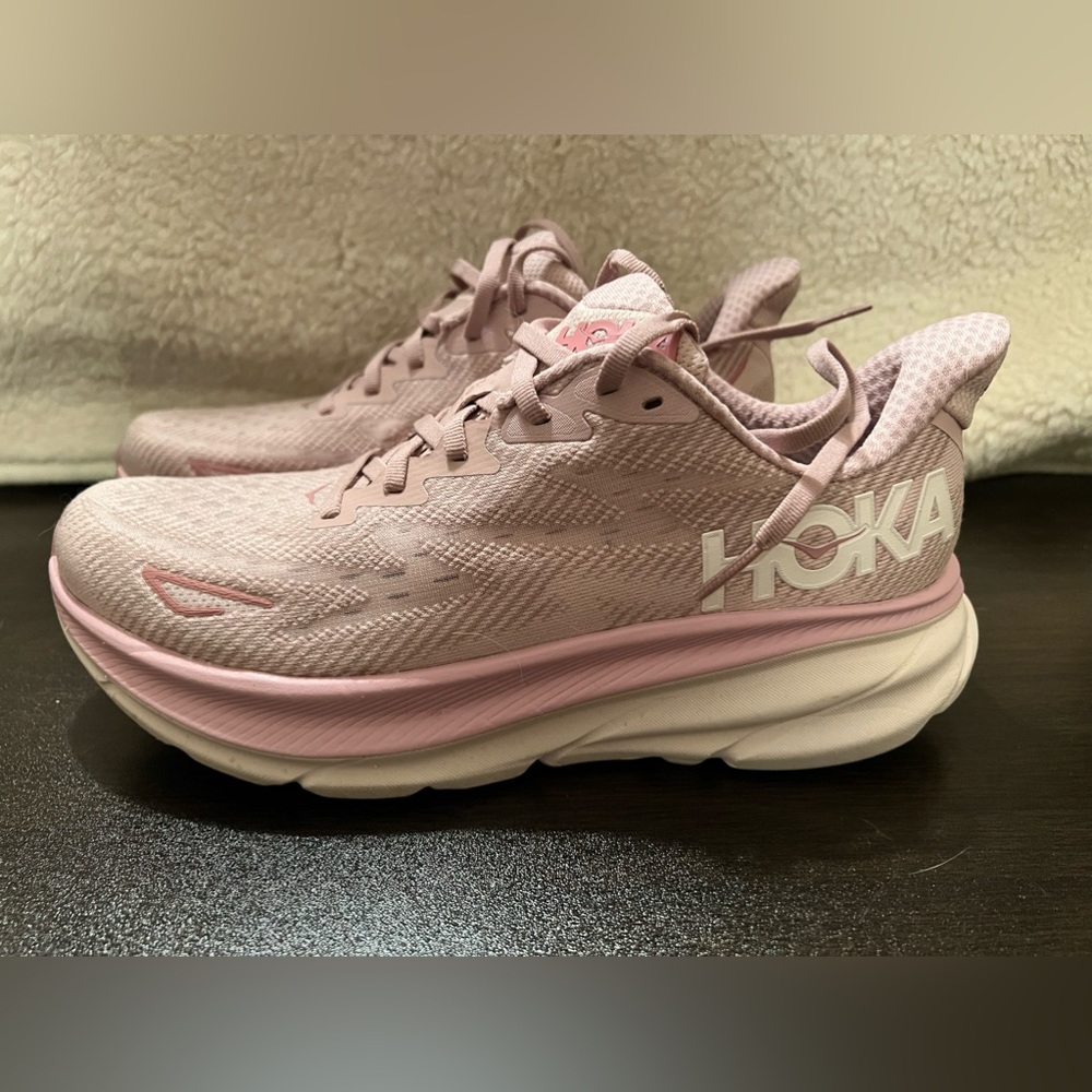 Hoka Clifton 8 women's sz 8
